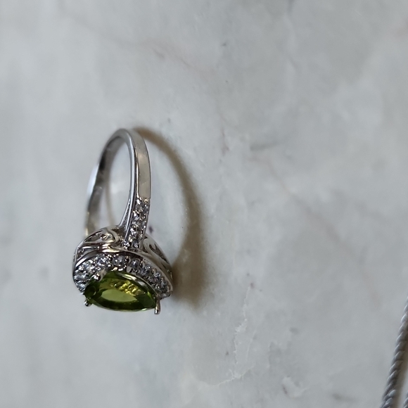 Peridot and CZ ring - Picture 5 of 9